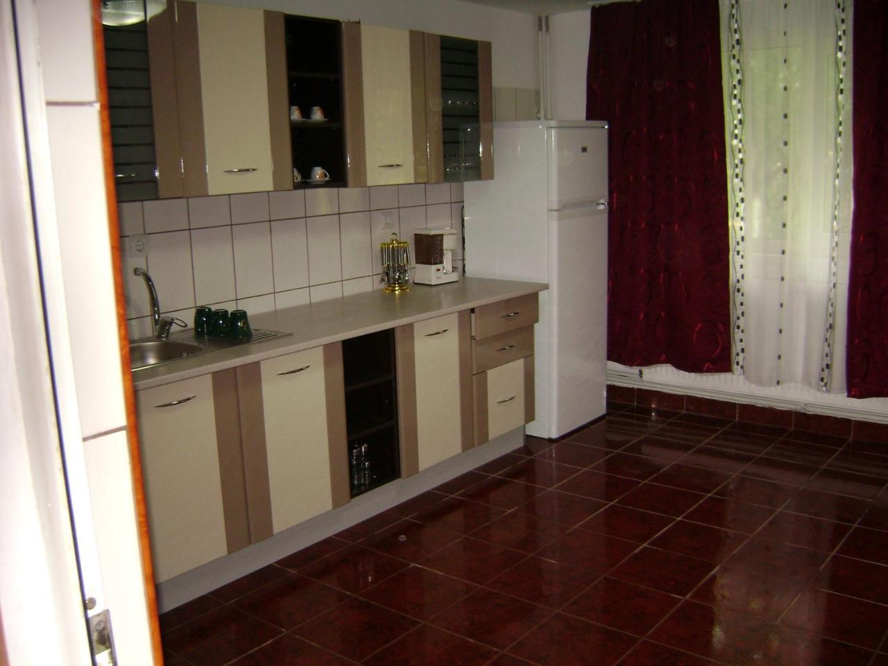 Casa Dobrin Hotel Arefu Exterior foto
